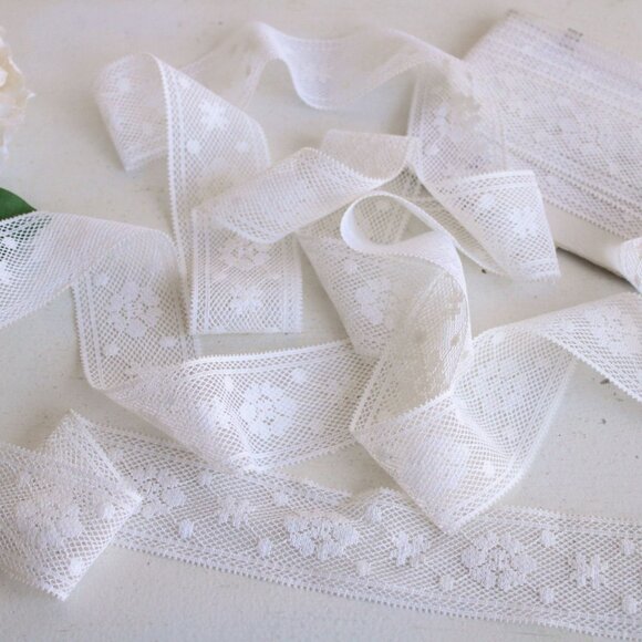 Vintage Lace Trim, Off White 2" Wide, Two Yards plus 29 Inches - Picture 3 of 10